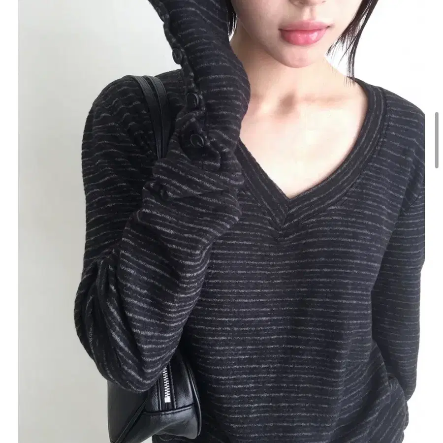 벨벳 스트라이프 브이넥 긴팔 티셔츠