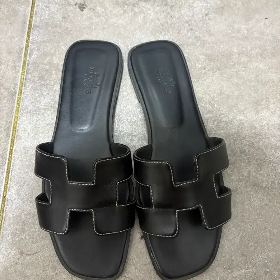 에르메스 오란 샌들 블랙