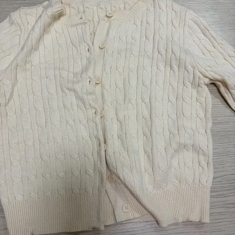 [고퀄!도톰] 가디건의 정석, 꽈배기 라운드 케이블 기본 세미크롭 긴팔 봄가디건
