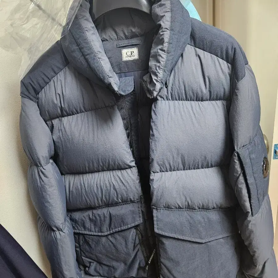 CP COMPANY CP컴퍼니 23FW 덕다운 패딩 105 새상품 15CMOW376A