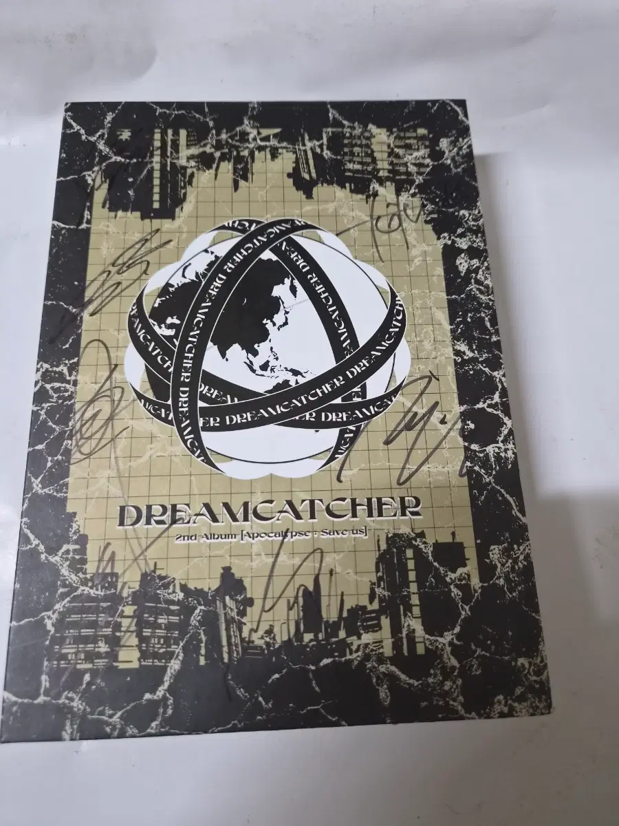 (홍보용)드림캐쳐 2집 앨범 Apocalypse: Save us 전원싸인cd 입니다 깨끗합니다