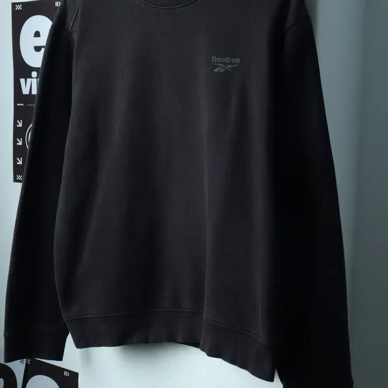 (XL-2XL) 리복 맨투맨 티셔츠 스몰로고 블랙 에이징-H39584