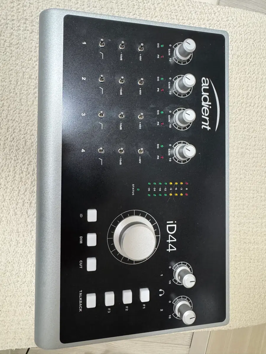 오디언트 id44 판매합니다(풀박)