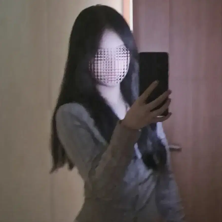 그레이 브이넥 니트