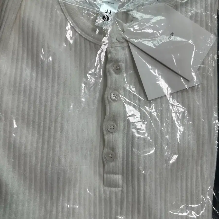 Tngt 티엔지티 헨리넥 반팔 티셔츠 아이보리