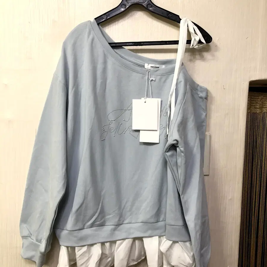 JUNE STUDIO 블라우스