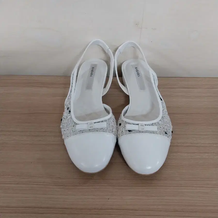 여성 바바라 화이트 샌들 (230)