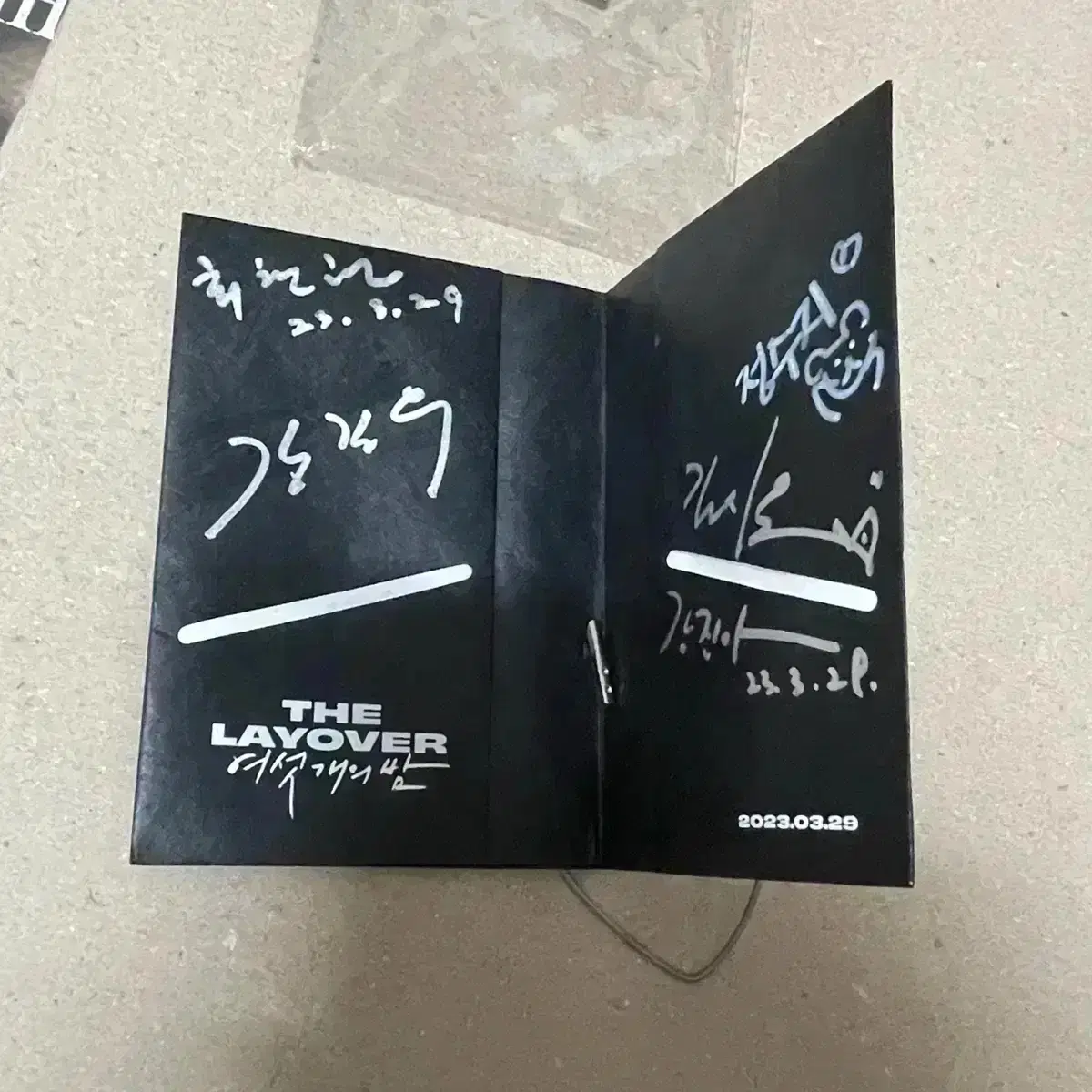 여섯개의밤 친필싸인 여권케이스 최창환강길우강진아김시은정수지 사인영화포스터
