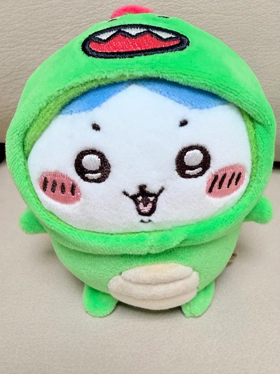 공룡 탈을 쓴 치이카와 공룡 하치와레 키링