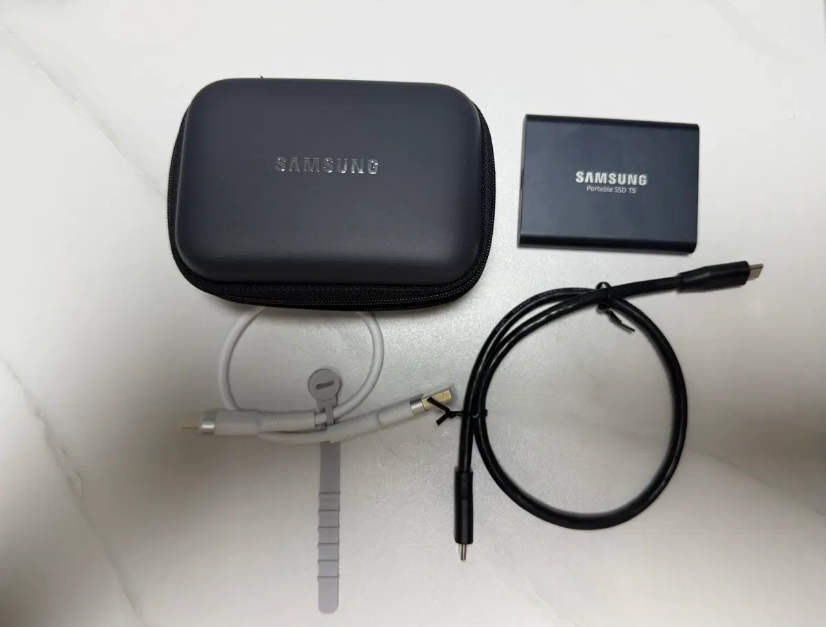 삼성 포터블 외장 SSD T5 2TB 판매합니다 (DRAM 탑재)