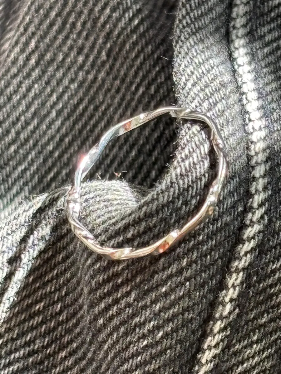 vintage wiggle wiggle ring