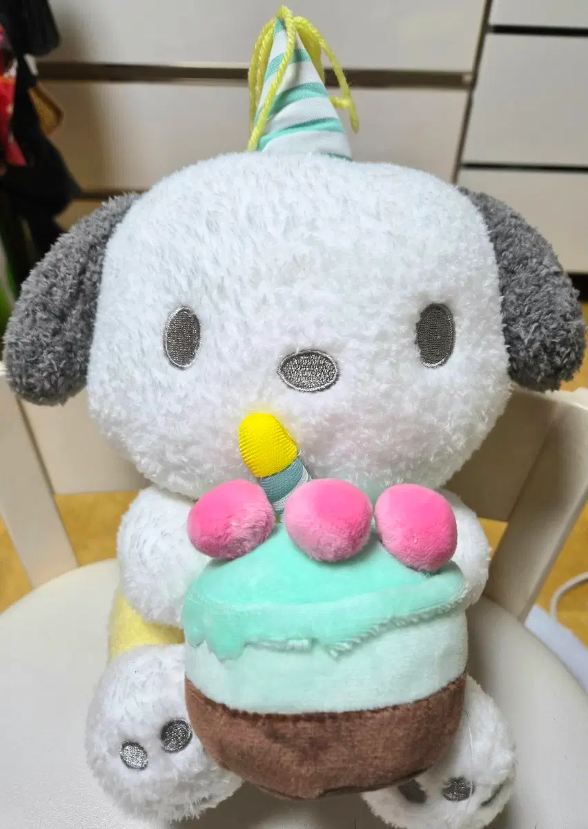 (New Product) Pochacco Birthday Celebration Cupcake Doll