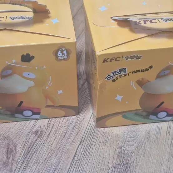 KFC 포켓몬 춤추는 고라파덕 피규어
