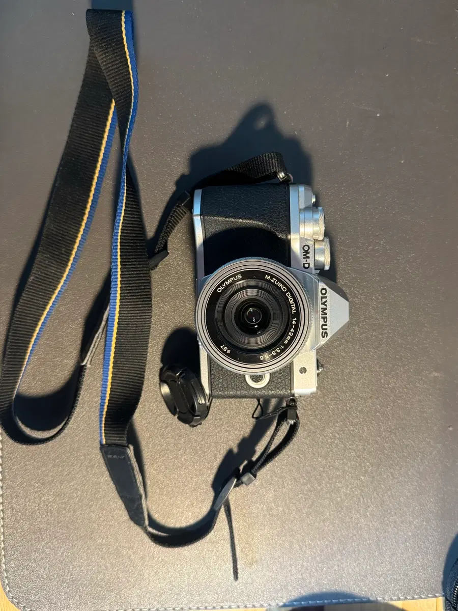 올림푸스 OM-D 카메라 14-42mm 렌즈 포함