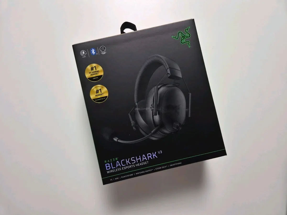 레이저 블랙샤크 v3 무선 게이밍 헤드셋 RAZER Blackshark V3 팝니다.