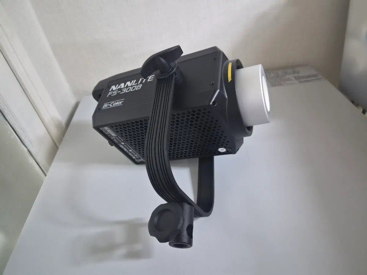 난라이트 FS-300B 조명 지속광