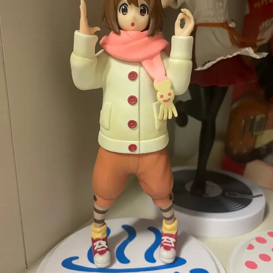 유이 런던 피규어