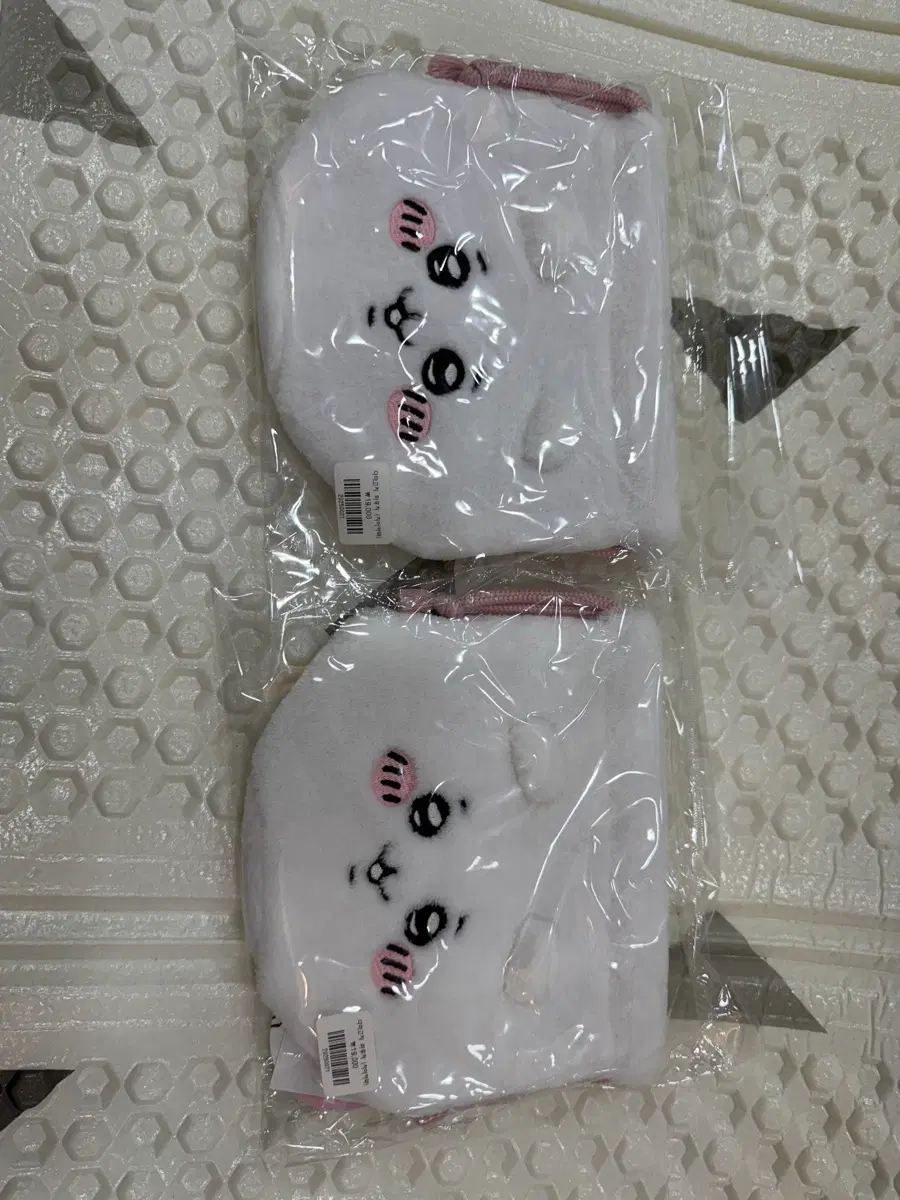 치이카와 하치와레 모몽가 쿠리만쥬 페이스 파우치