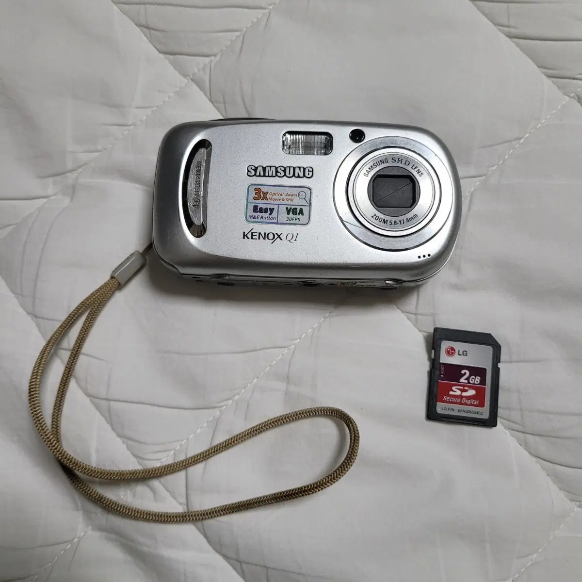 Samsung Kenox Q1 Digital Camera