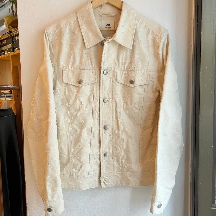 [M] H&M 스튜디오 아이보리 자수 트러커 자켓