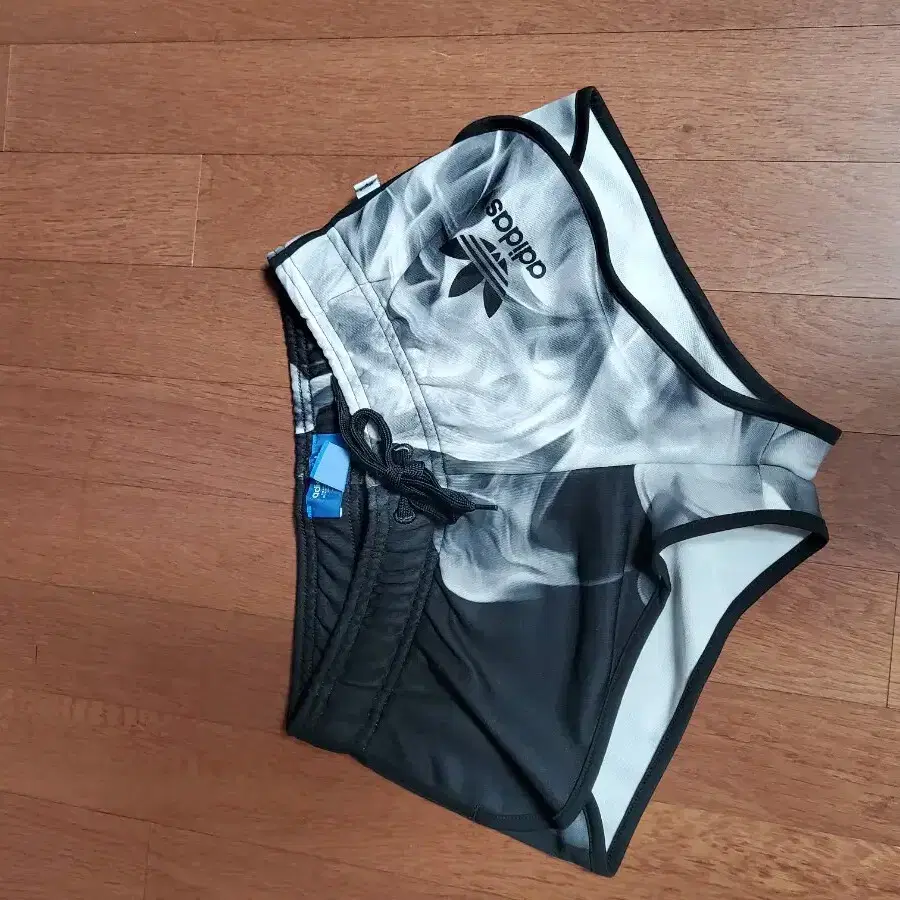 아디다스 반바지 스모크 리타오라쇼츠 여성