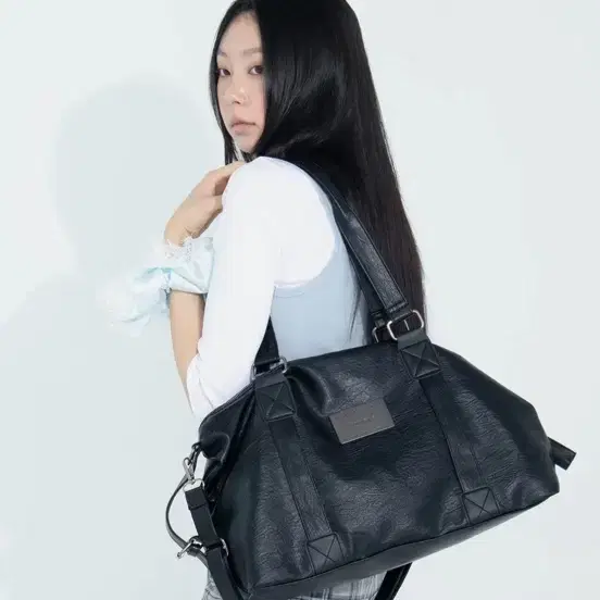 칙스 스터드 레더 보스턴 백 블랙
