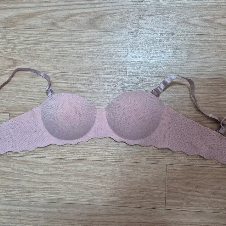 깔끔한 핑크색 통풍 노와이어 브라 거의새거 75a