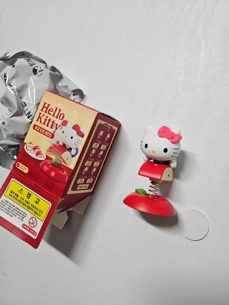 (새상품) 산리오 정품 헬로키티 차량용 흔들 피규어 장식품 하늘색옷키티