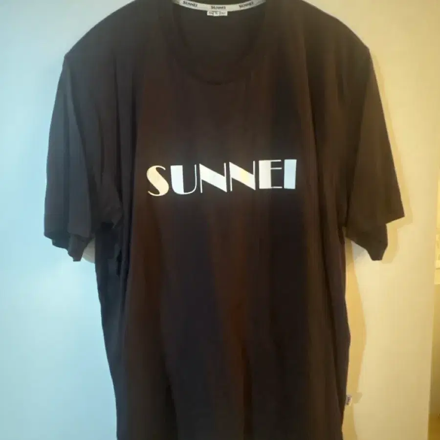 써네이 sunnei 로고 반팔 티셔츠 브라운