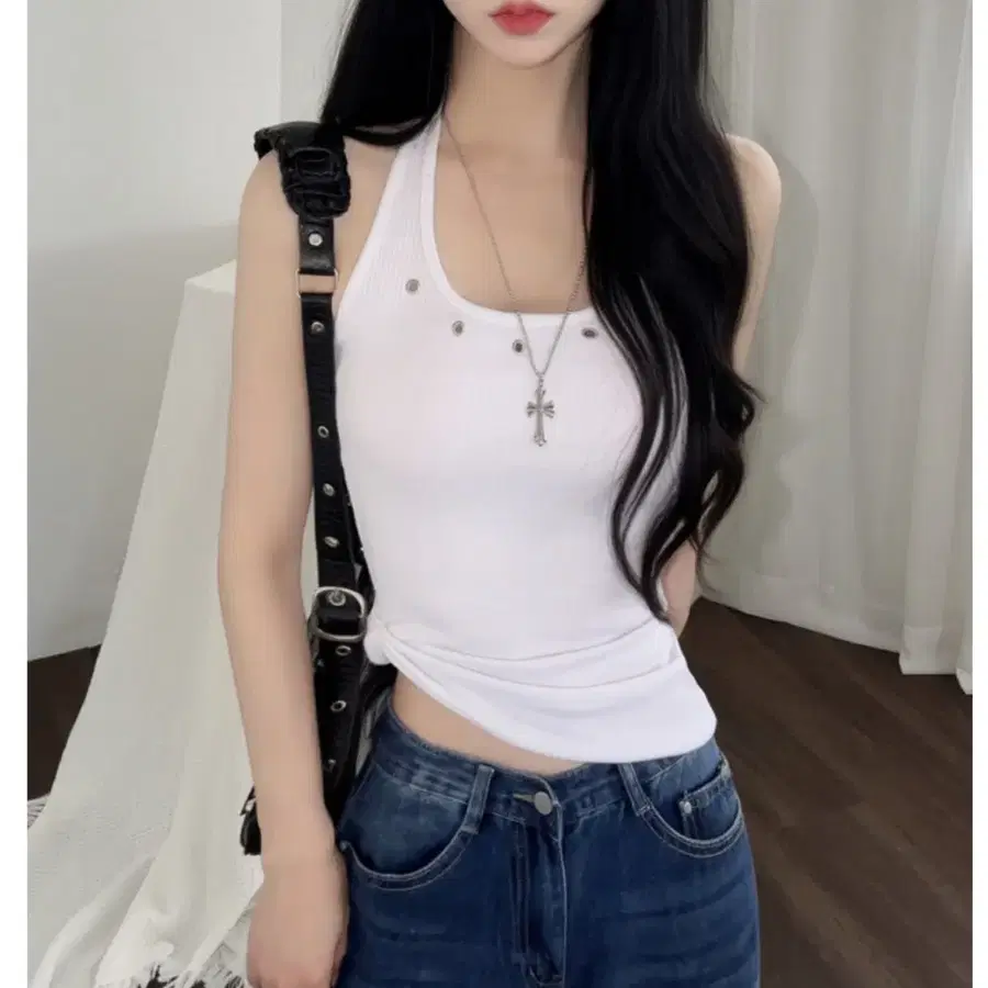 펀칭 홀터넥 나시
