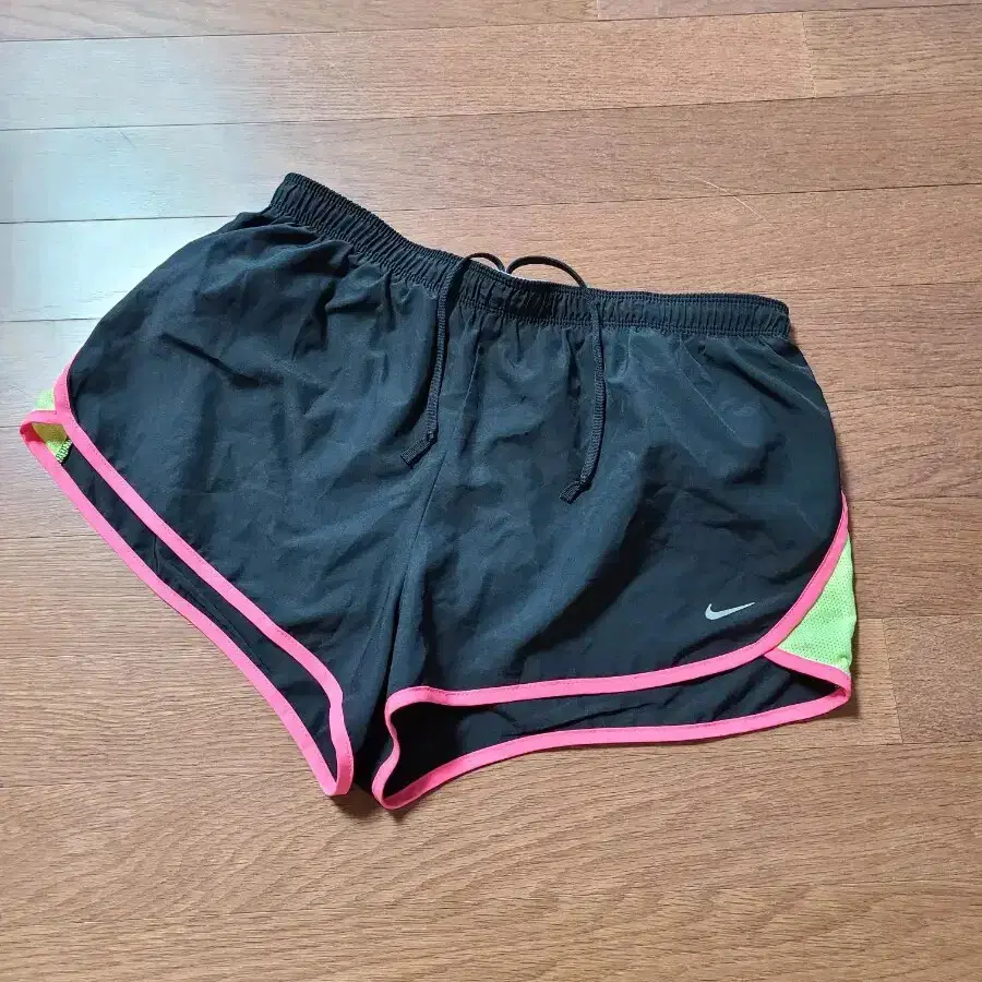나이키 반바지 여성 숏팬츠 드라이핏 런닝 반바지