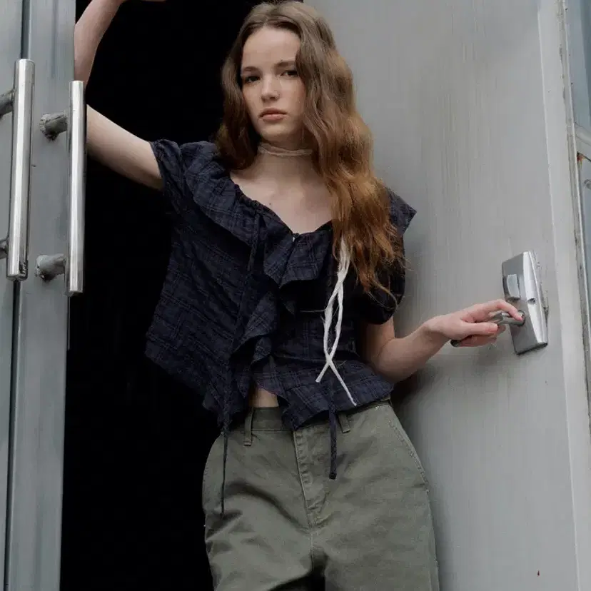 프리버07 Ruffle off tie blouse 러플 오프 타이 블라우스 네이비