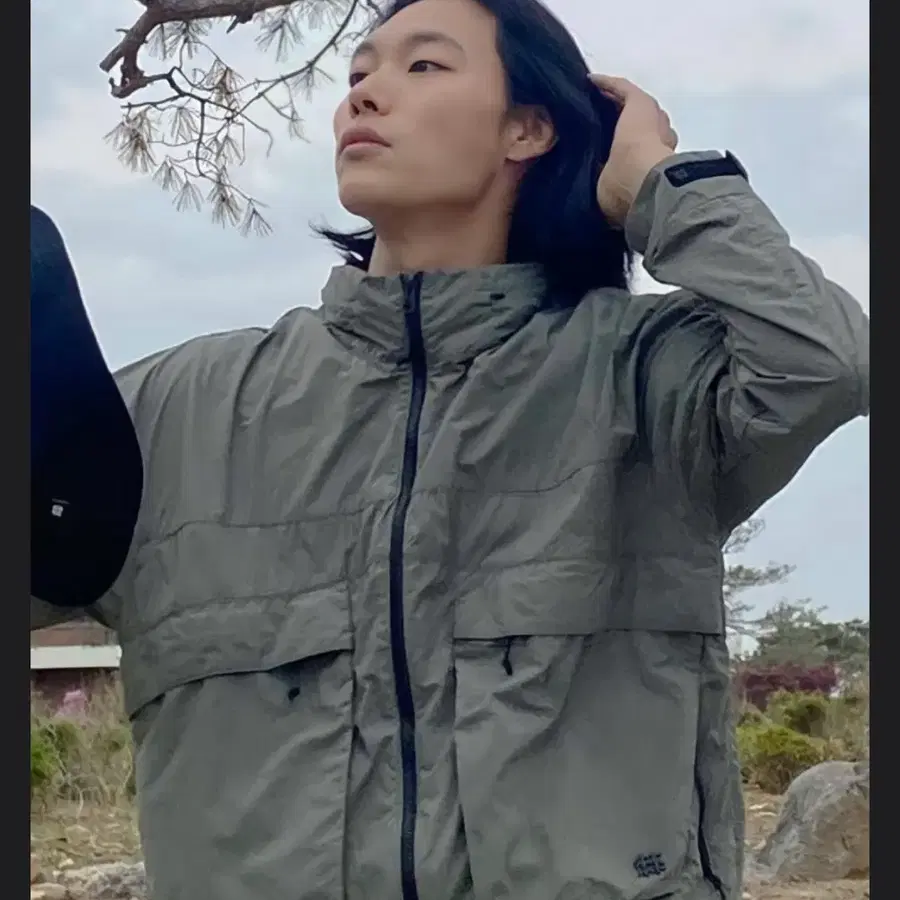 코오롱스포츠 류준열 착용 바람막이 재킷