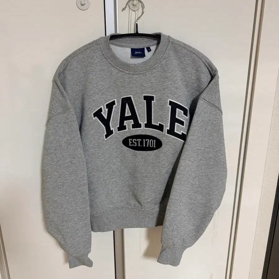 YALE 맨투맨 그레이