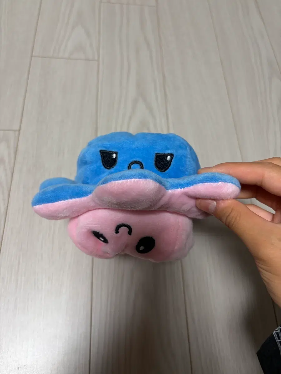 반전 문어 인형