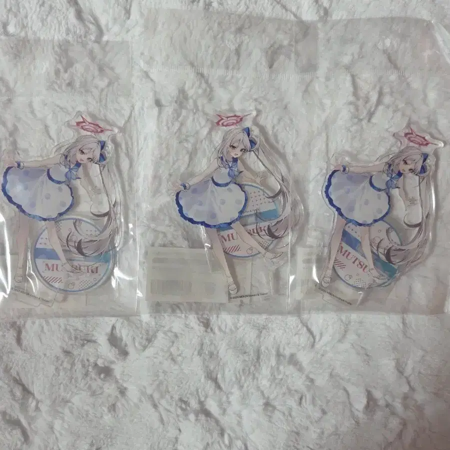 블루아카 무츠키 아크릴 3개 일괄판매