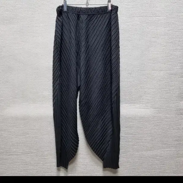 y230 플리츠 팬츠