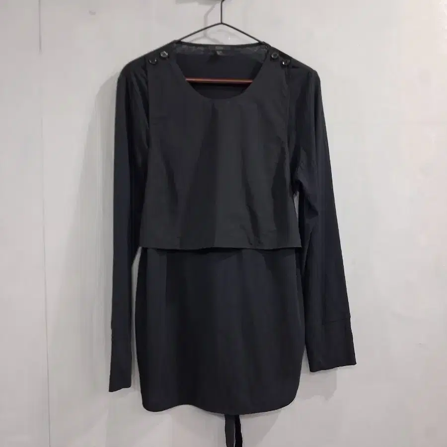 COS 블랙 롱슬리브 레이어드 탑 S사이즈
