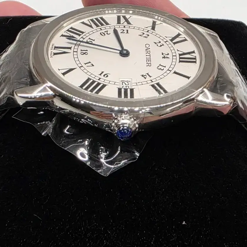 까르띠에 롱드 36Mm 시계 은색 검정 악어 가죽 스트랩 사진 2
