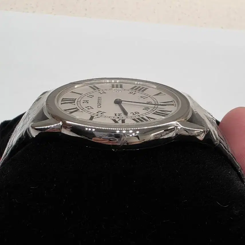 까르띠에 롱드 36Mm 시계 은색 검정 악어 가죽 스트랩 사진 4