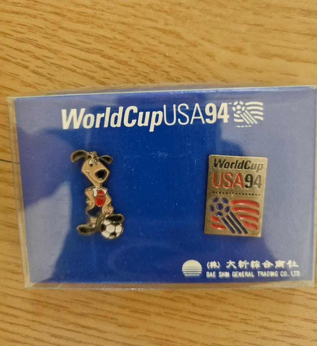 1994 미국 월드컵 공식 기념 뱃지 세트 (마스코트 스트라이커 + 엠블럼, 미개봉, 대신종합상사 정품)