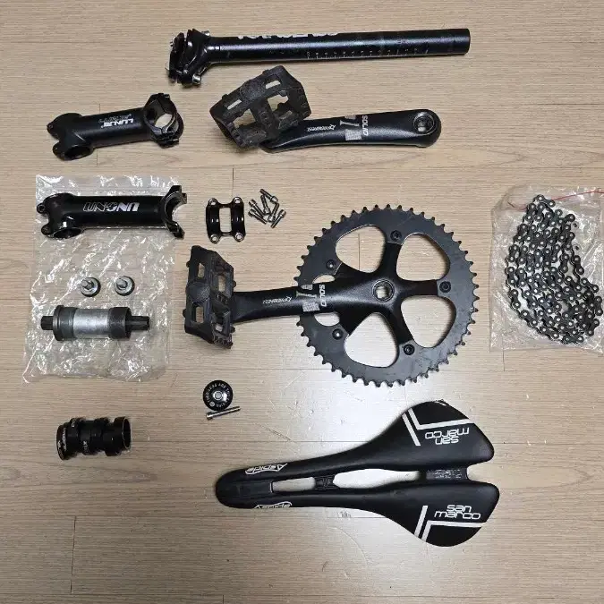 ピクシー(自転車)パーツ売り(クランクセット、宇野ステム、泉チェーン、ビビ、七宝、トップキャップ、スパイスリング）