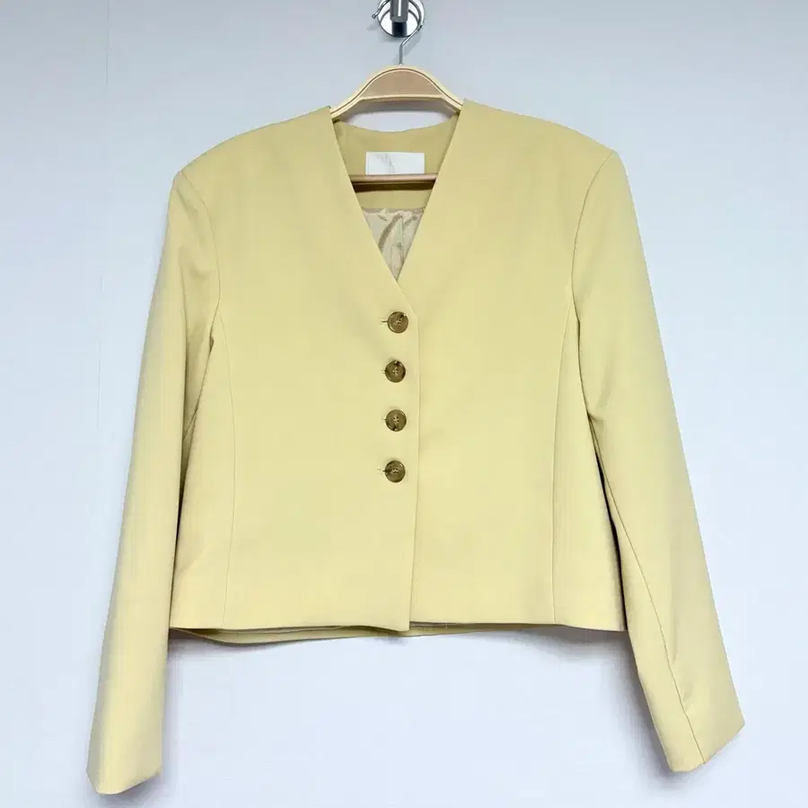 SLLOW GARMENTS 버터크림 노카라 크롭 자켓