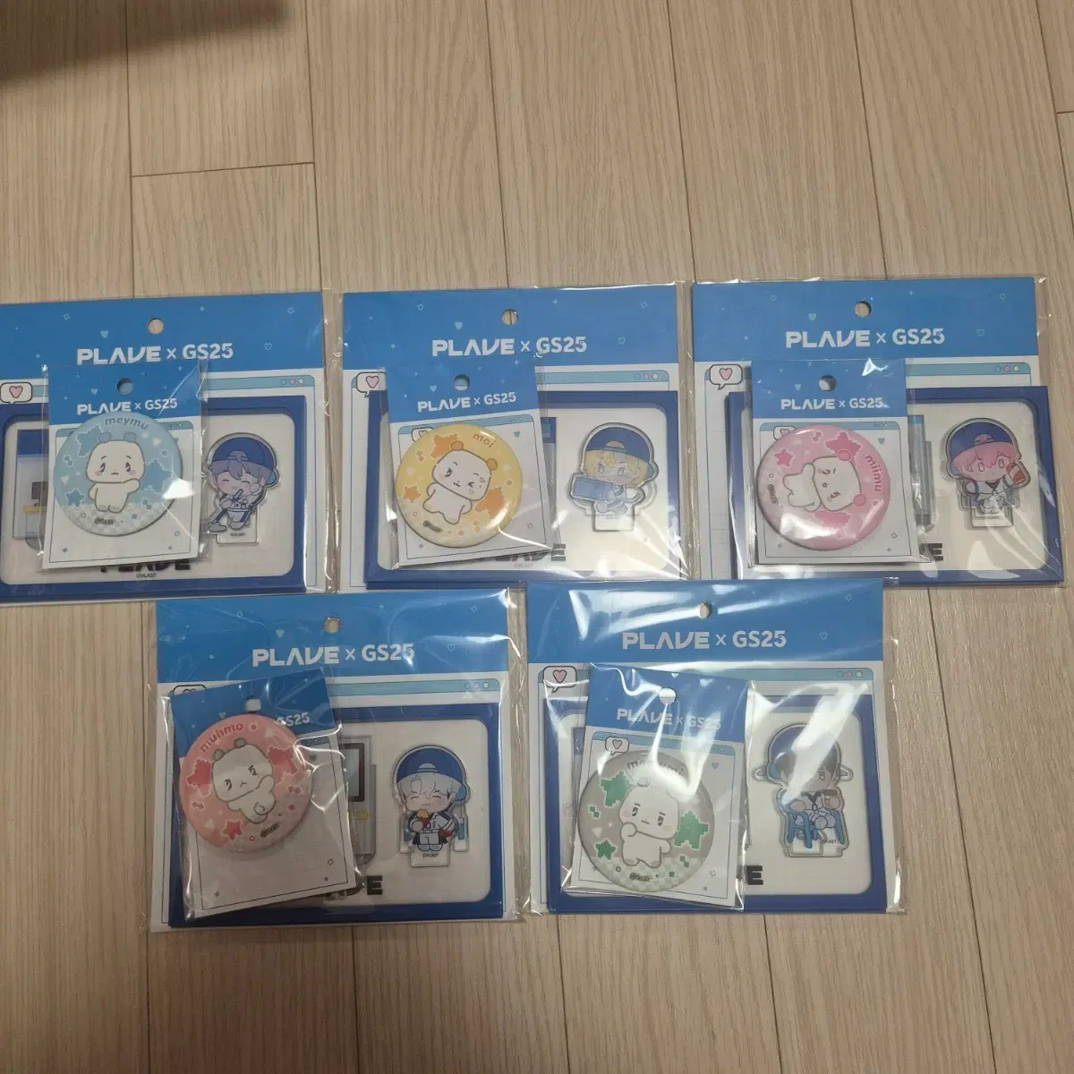 플레이브 GS25 콜라보 굿즈 디오라마&캔뱃지 각 세트 1.7 판매