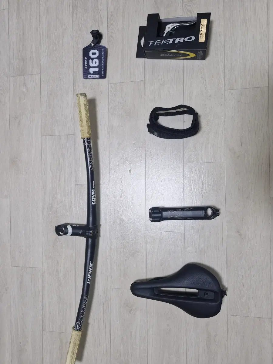 WAKE COMP 라이저 바, 3t 스템,일통 연합 배번표 160번,본트레거 에울루스 안장,KCNC 스템 150mm,스트렙,TEK TRO 브레이크 레버