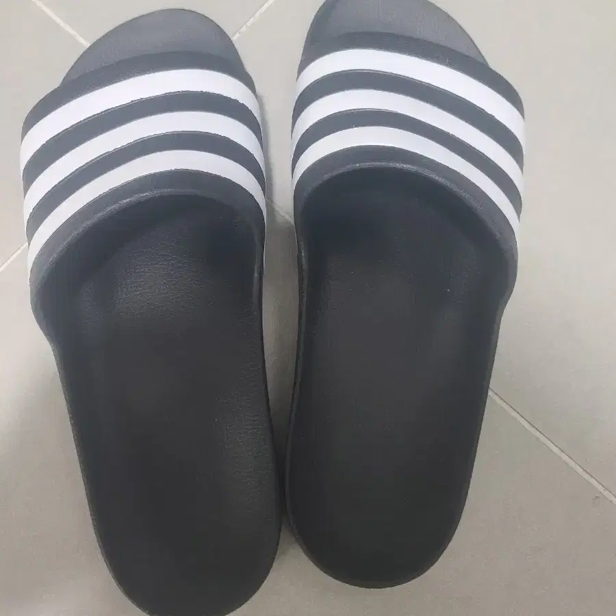 아디다스 정품 삼선 슬리퍼 265 실사용거의없음