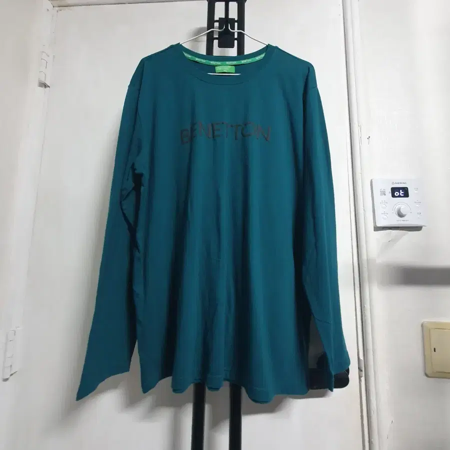 베네통 여성99 가을 긴팔티 빅로고 청록색