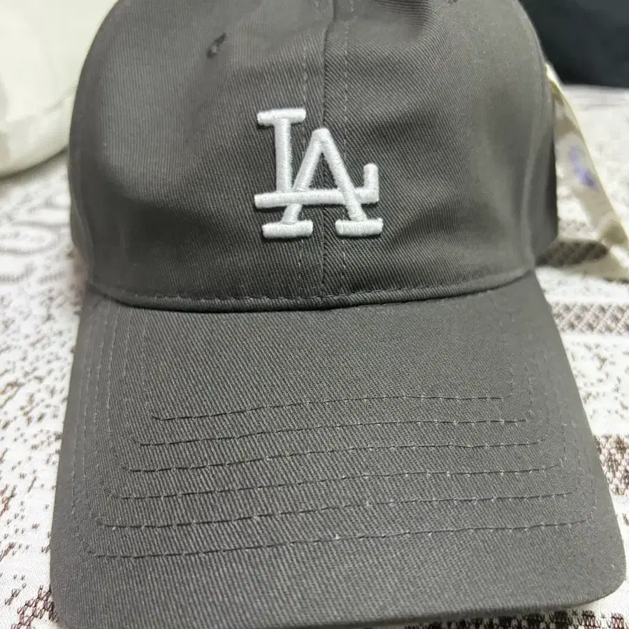 LA 로고 볼캡 그레이