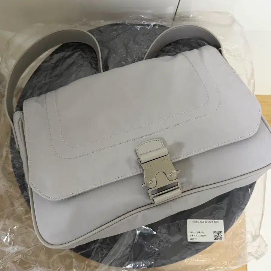 마뗑킴 버클백 라이트그레이 1회착용