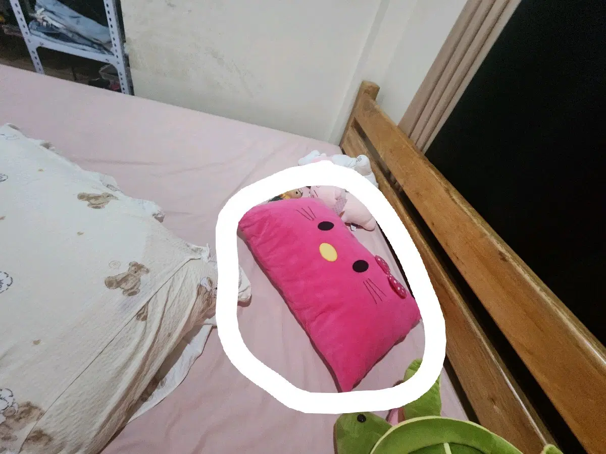 헬로키티 쿠션 핑크 삽니다